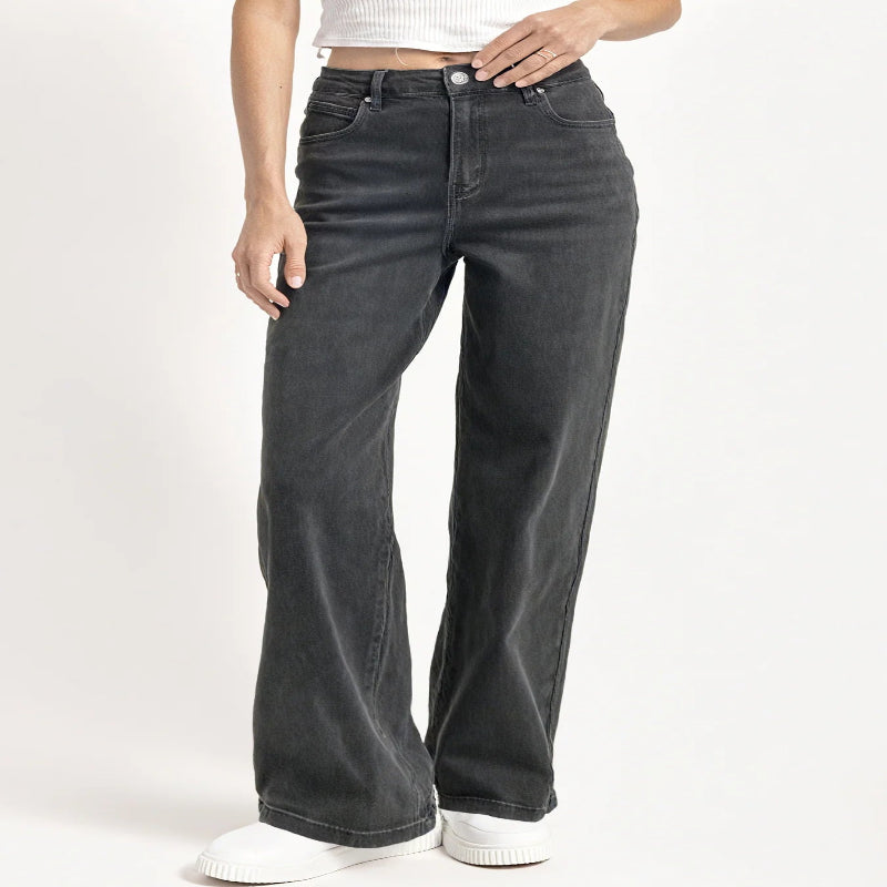 Casual jeans med middels midje og flere lommer