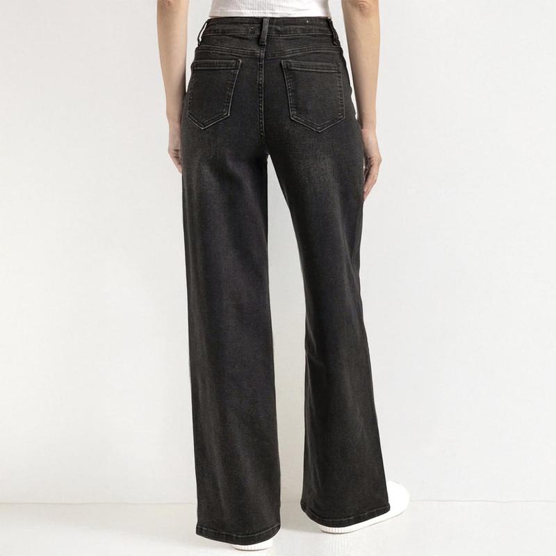 Casual jeans med middels midje og flere lommer