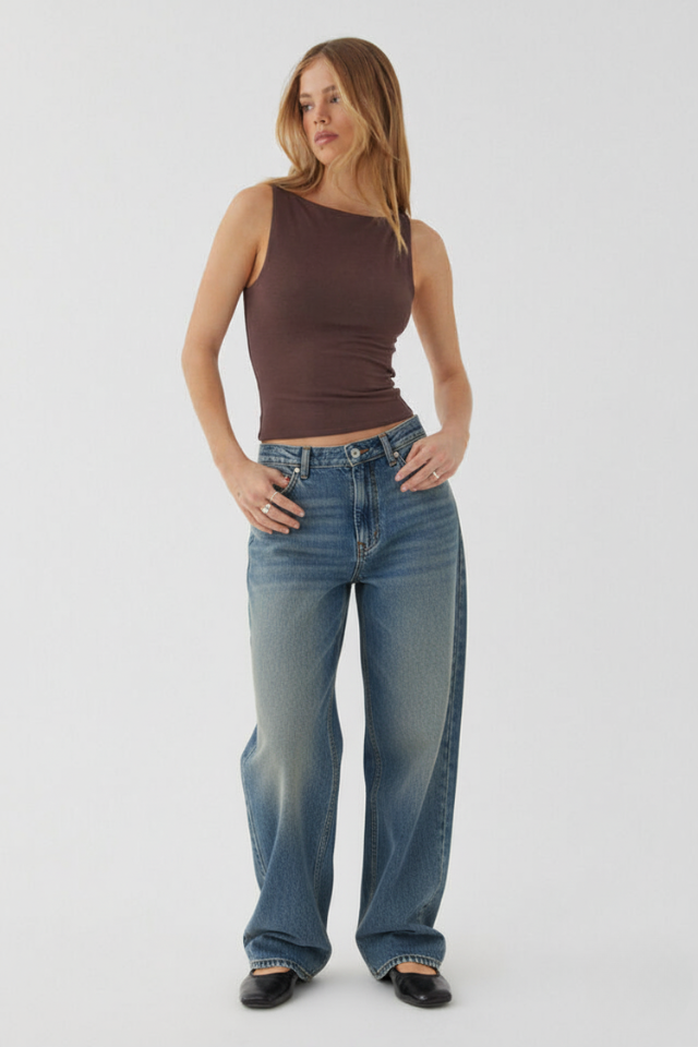 Casual jeans med middels midje og flere lommer