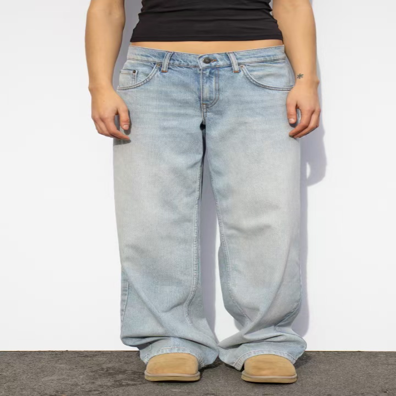 Casual jeans med middels midje og flere lommer