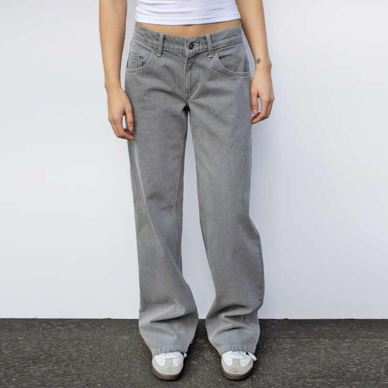 Casual jeans med middels midje og flere lommer