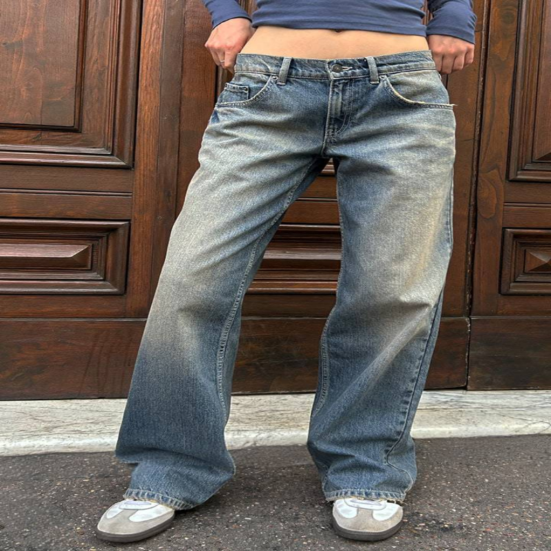Casual jeans med middels midje og flere lommer