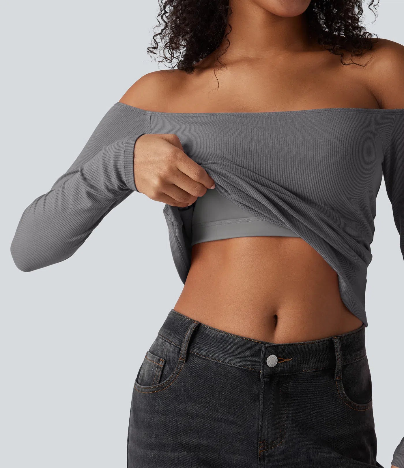 Ribbestrikket off-shoulder topp – 2-i-1 med lange ermer