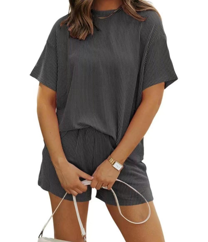 Nordyx™  Ribbestrikket loungessett med løs T-skjorte og shorts med lommer
