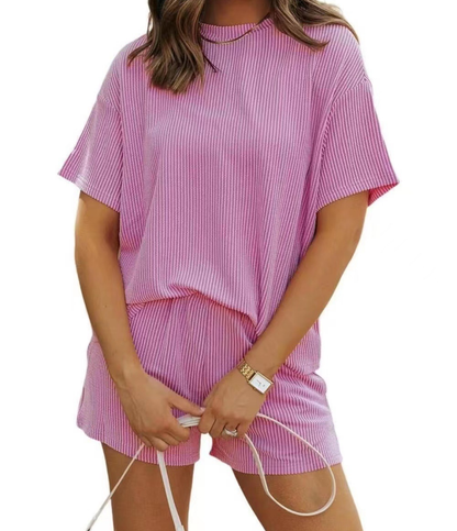 Nordyx™  Ribbestrikket loungessett med løs T-skjorte og shorts med lommer