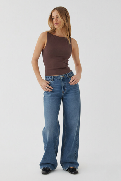 Casual jeans med middels midje og flere lommer