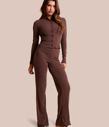 To-delt ribbestrikket topp og bukse med elastisk midje