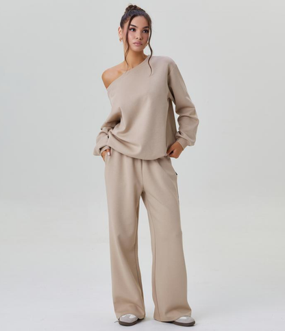 Avslappet lounge-sett med løs topp og vide bukseben