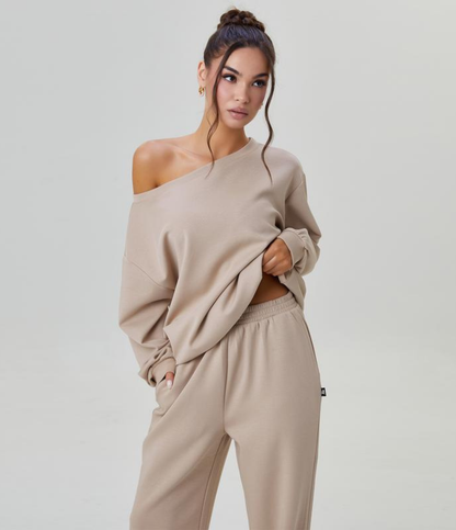 Avslappet lounge-sett med løs topp og vide bukseben