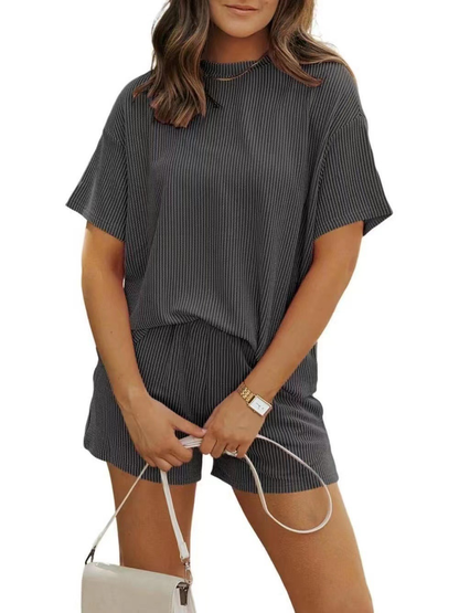 Nordyx™  Ribbestrikket loungessett med løs T-skjorte og shorts med lommer
